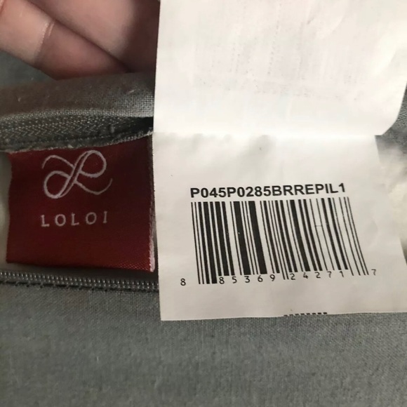 2 Loloi Rugs pillows - P045P0285BRREPIL1 size18x18 - Picture 8 of 10